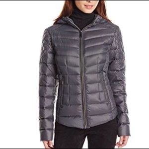 Packable jacket for woman